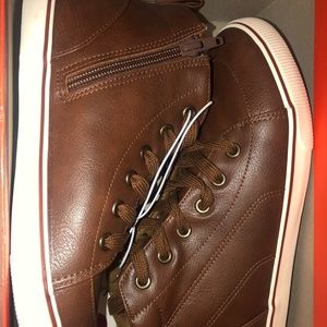 Boys shoes